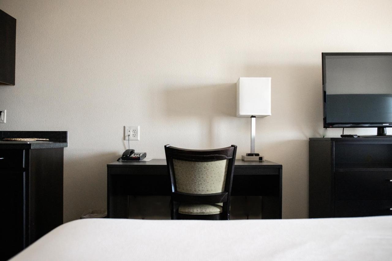 Black Gold Suites Stanley 외부 사진